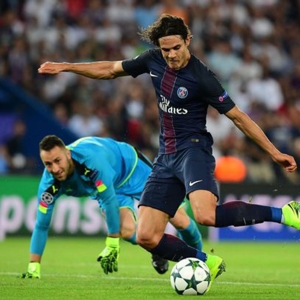 Arsene Wenger hails Edinson Cavani's performance following Arsenal's draw with Paris Saint-Germain