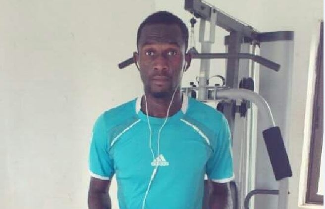 Bechem United midfielder Osman Iddrisu passes on