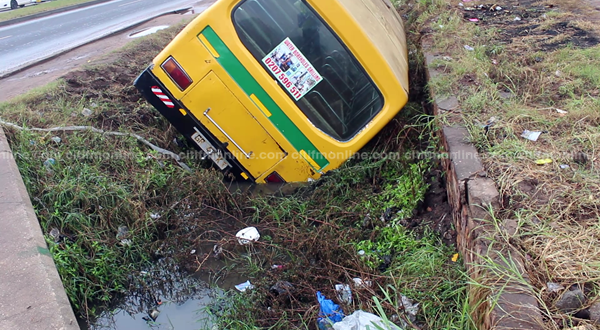 Over 30 injured after bus falls into drain