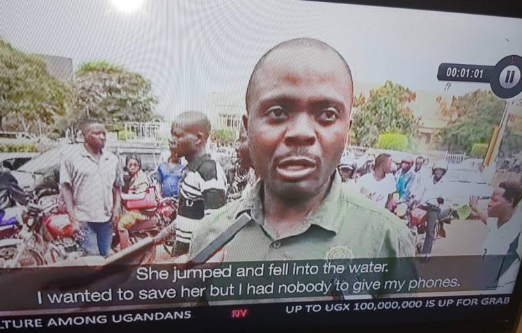 Man watches woman drown because he had no one to help him hold his phones