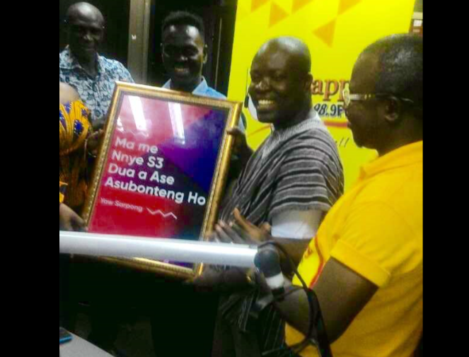 Legendary Gospel Musician Yaw Sarpong Honours Happy FM's Nyansa Boakwa