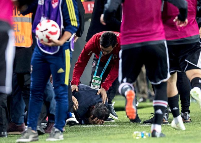 VIDEO: Fenerbahce v Besiktas -Turkish Cup semi-final abandoned after Beskitas boss hit by object from crowd