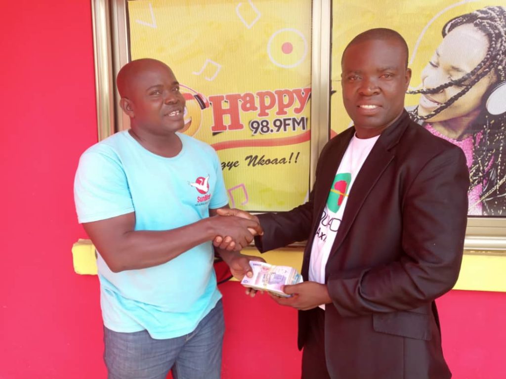 Pastor Nyansa Boakwa donates to Happy FM’s Pantang hospital project