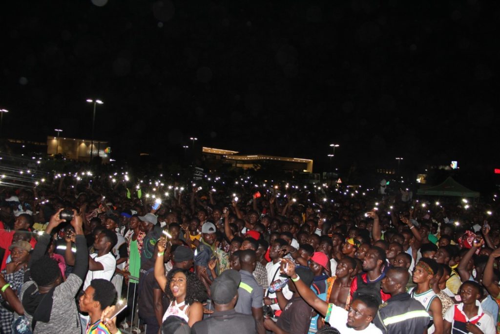 Thousands storm the West Hills Mall Edition of Area Codes Jam