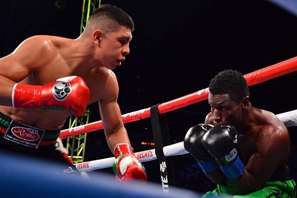 Watch how WBO 154lb champ Munguia overpowered Ghana’s Allotey