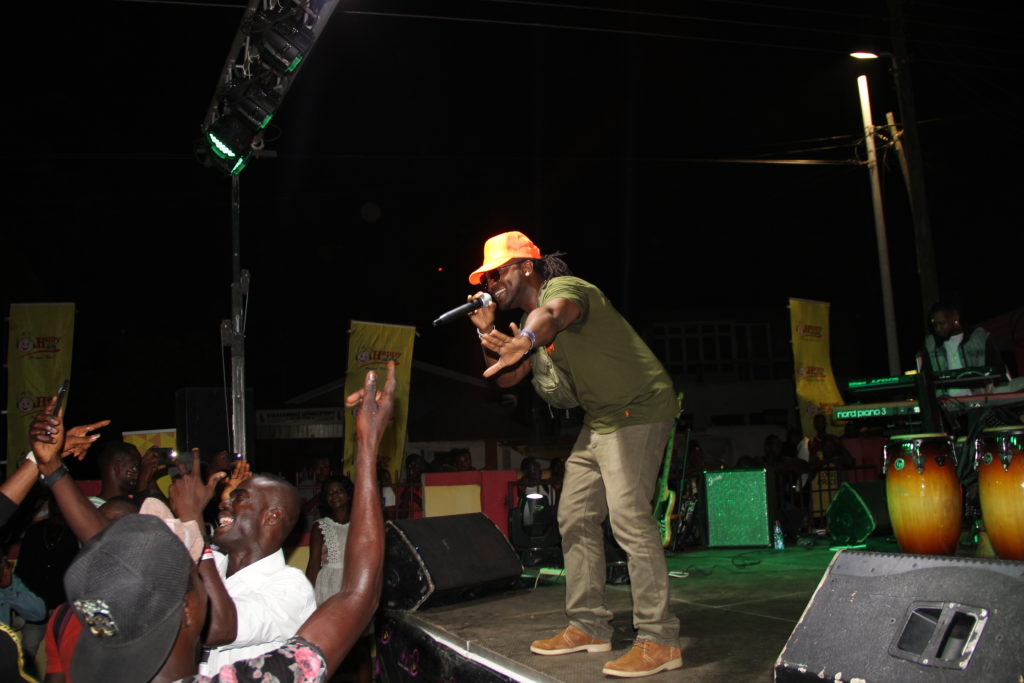 Video: Bright of Bukbak fame lights up Happy Forecourt Party with spanking hits of old