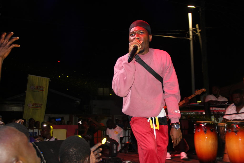 Video: Article Wan thrills fans with great live band music at Happy Forecourt Party