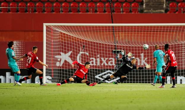 Lionel Messi scores as Barcelona handle Mallorca in return to La Liga action