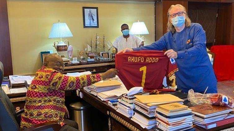 President Akufo-Addo receives a customized jersey from AS Roma