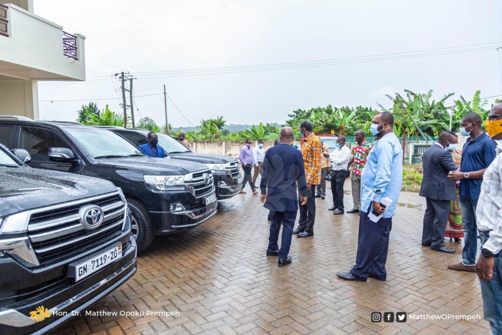 Three New Universities receive four new vehicles each from government