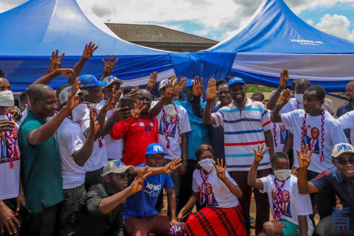 Over 120 NDC executives/members join NPP in Mpraeso constituency