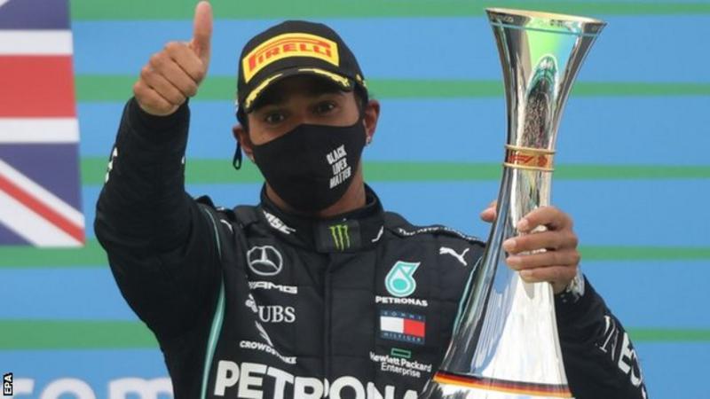 Lewis Hamilton signs new Mercedes contract