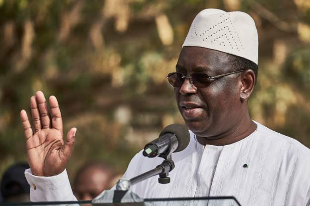 Senegal President dissolves government