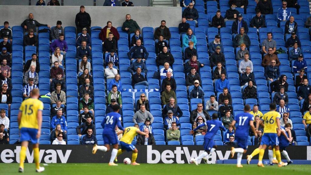 Fans to return to English stadiums after lockdown