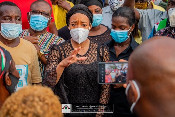 2020, what a year! – Says Zenator Rawlings as she visits victims of Circle-Odawna Market fire