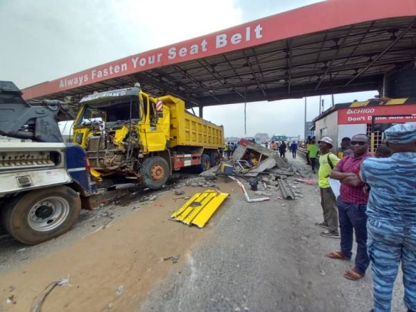 Tema tollbooth crash: Driver detained by police