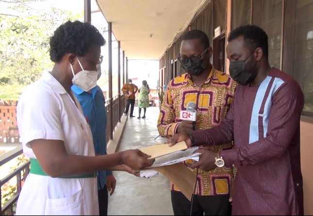 e.TV Ghana’s Nana Yaw Odame pays outstanding bills for patients in three wards at the Mamobi Polyclinic