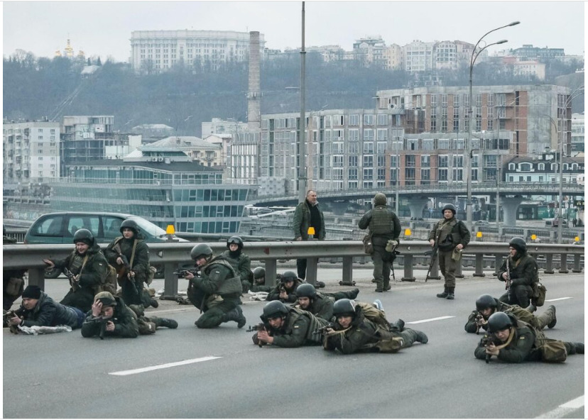 Photos: Ukrainian soldiers take position inside capital city Kyiv