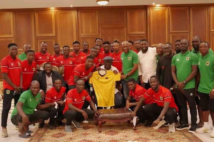 Asante Kotoko visit former president J. A Kuffour ahead of Super Clash