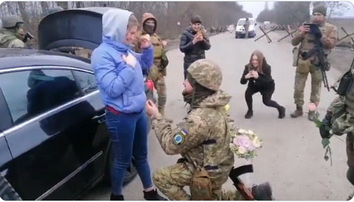 Video: Ukrainian soldier proposes to girlfriend at military checkpoint