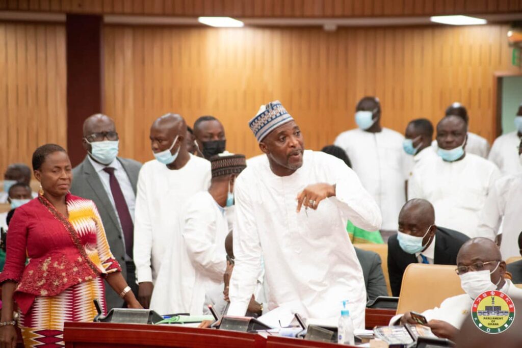 Video: Asawase Muslims hold special prayers against NDC leadership over Muntaka’s removal