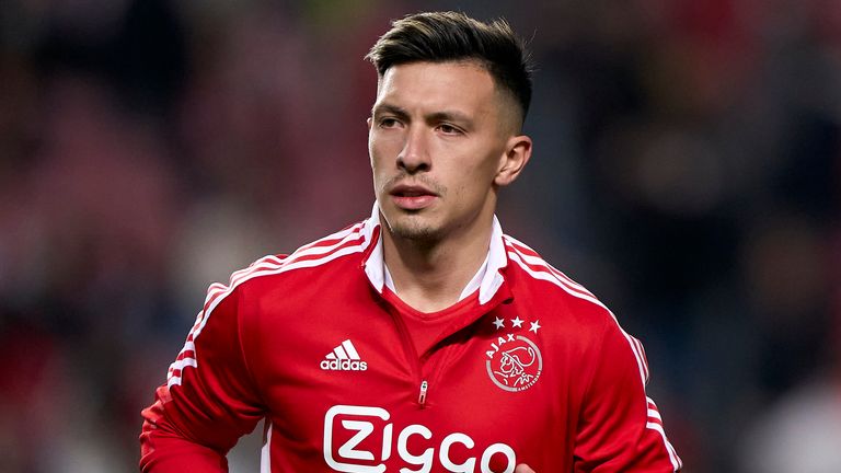 Manchester United agree Lisandro Martinez deal with Ajax worth £45m