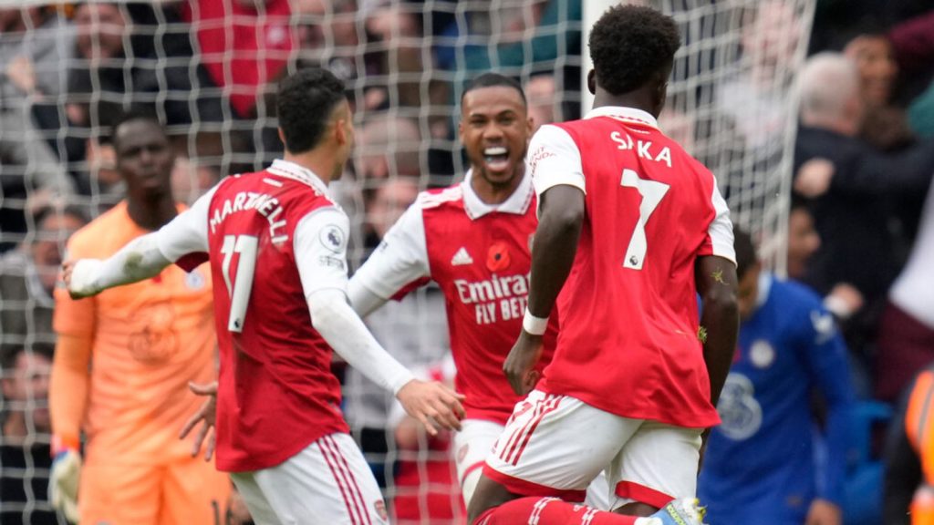 EPL: Arsenal defeat Man Utd at Old Trafford to return top