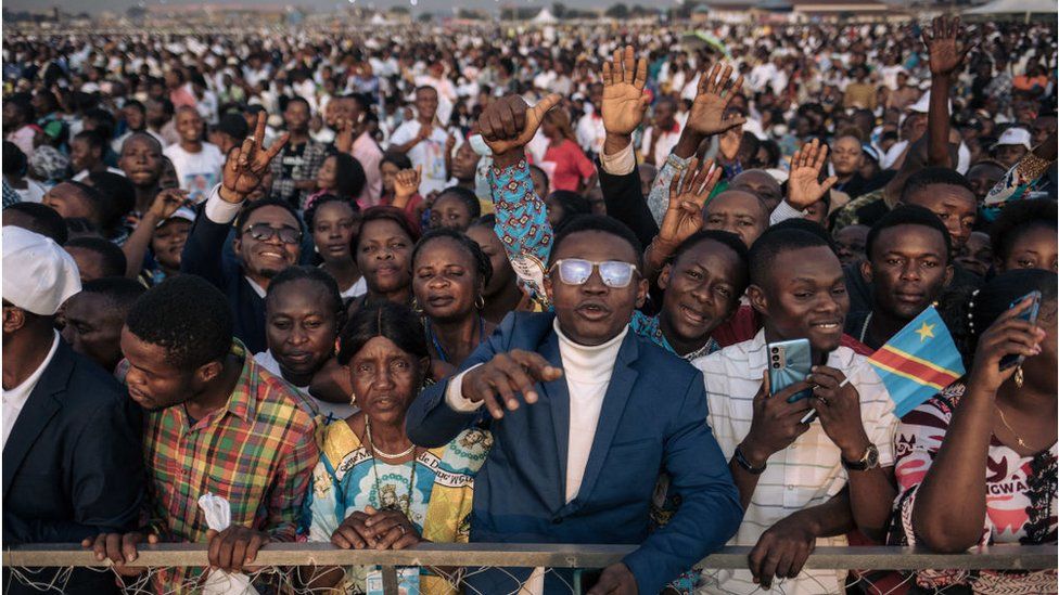 Pope Francis in DR Congo: A million gather for Kinshasa mass