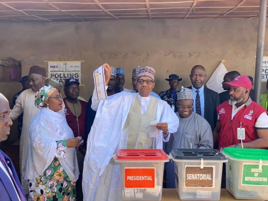 #NigeriaElections2023: Prez Buhari votes in Daura, showed his ballot paper to public