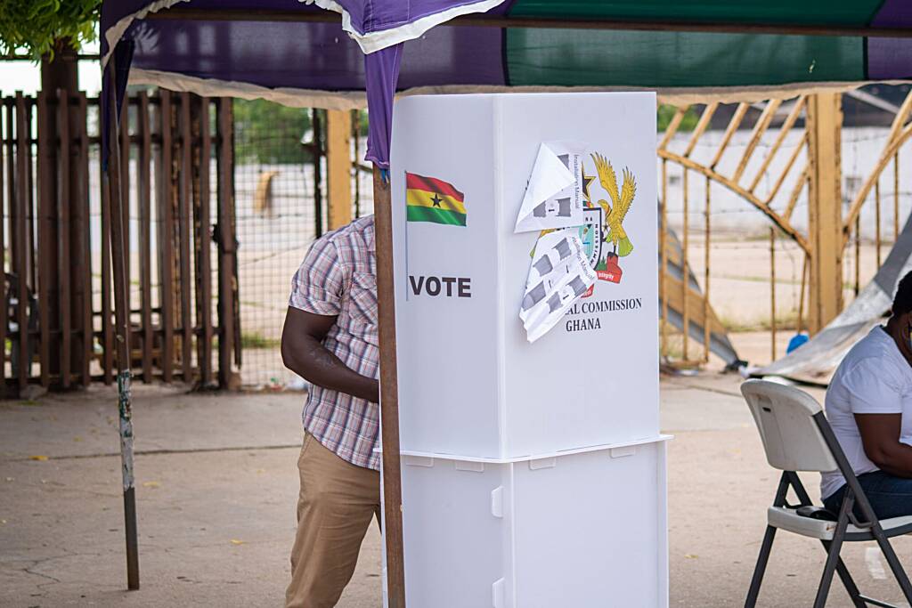 Kumawu Bye-Election: Voters line up for cash [Video]