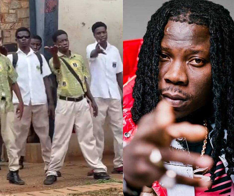 Stonebwoy rewards young talented high school boys with free show 