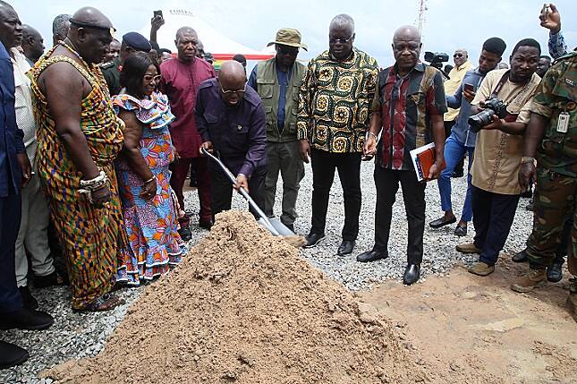 Akufo-Addo unveils 8,000-unit affordable housing project; pauses on expensive Saglemi project