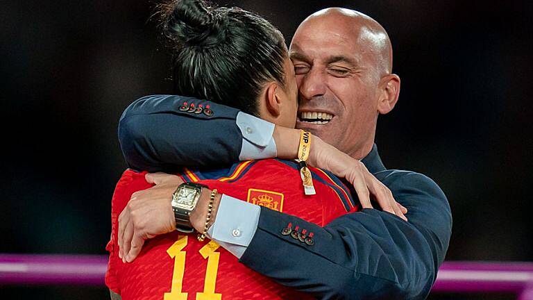 Spanish FA president Luis Rubiales refuses to resign