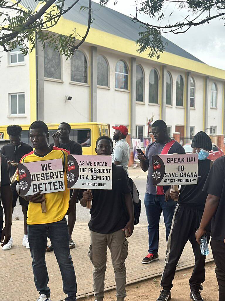 Resilient #OccupyJulorbiHouse protesters forge ahead on Day 2 despite police assault and arrests