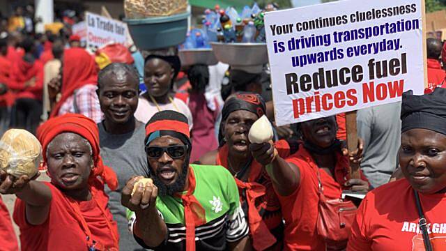 #OccupyBoG protestors face off with police after route blockage