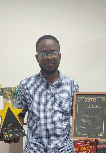 Happy98.9FM’s DJ Freshboy emerges Radio DJ of the Year at Young Radio and Television Personality Awards(YRTP)