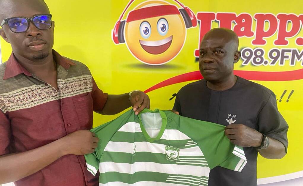 GPL side Bofoakwa Tano donate replica jersey to Happy FM’s Odiasempa Kwame Oware