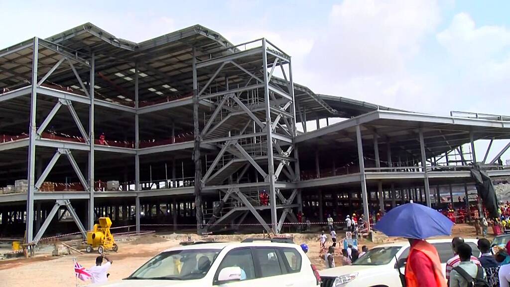 Traders at the Kumasi central market vow to occupy uncompleted site to trade.