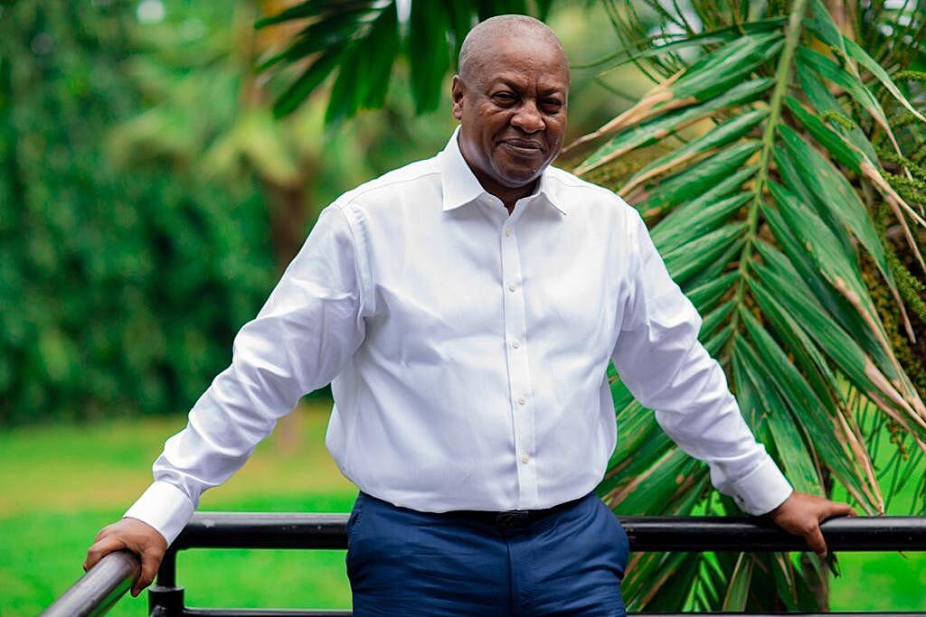 Mahama advises fathers not to avoid their landlords over rent issues