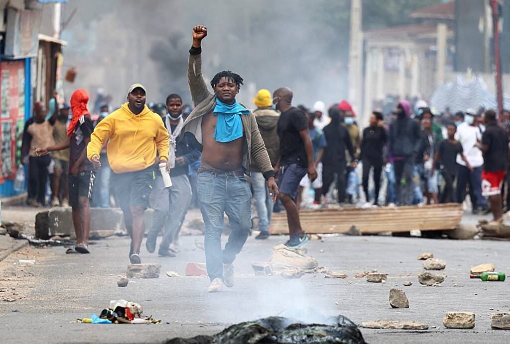 Mozambique: Police resort to lethal force in largest demo in state’s history