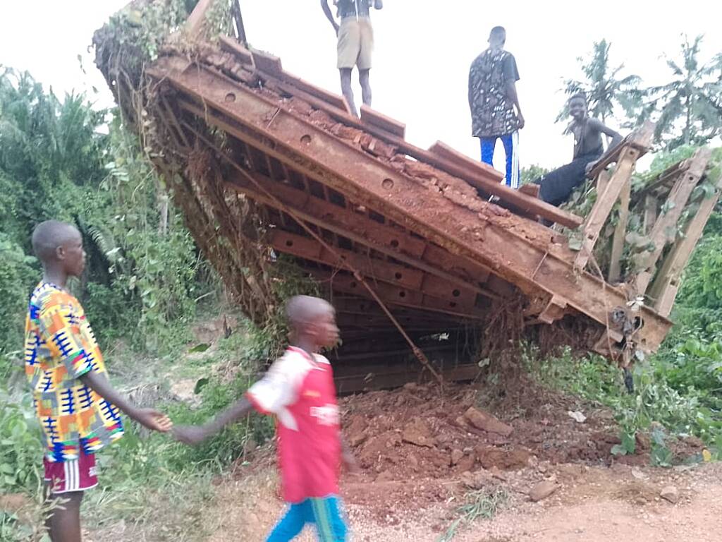 Tipper truck capsizes on Amoako bridge, disrupting movement in Amenfi West