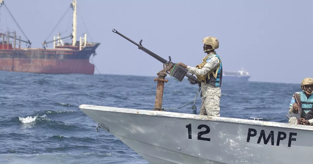 Pirates demand M ransom for Chinese vessel, 18 hostages