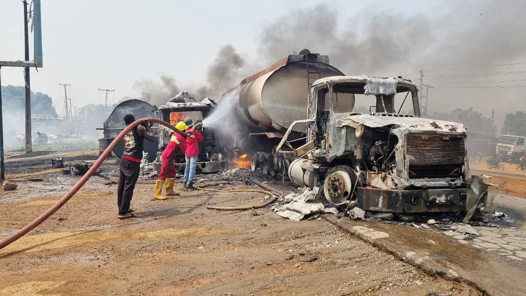 Nigeria: At least 18 dead in gasoline tanker explosion