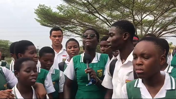 Odorgonno SHS students hit the street over malfunctioning traffic lights on Awoshie-Anyaa road