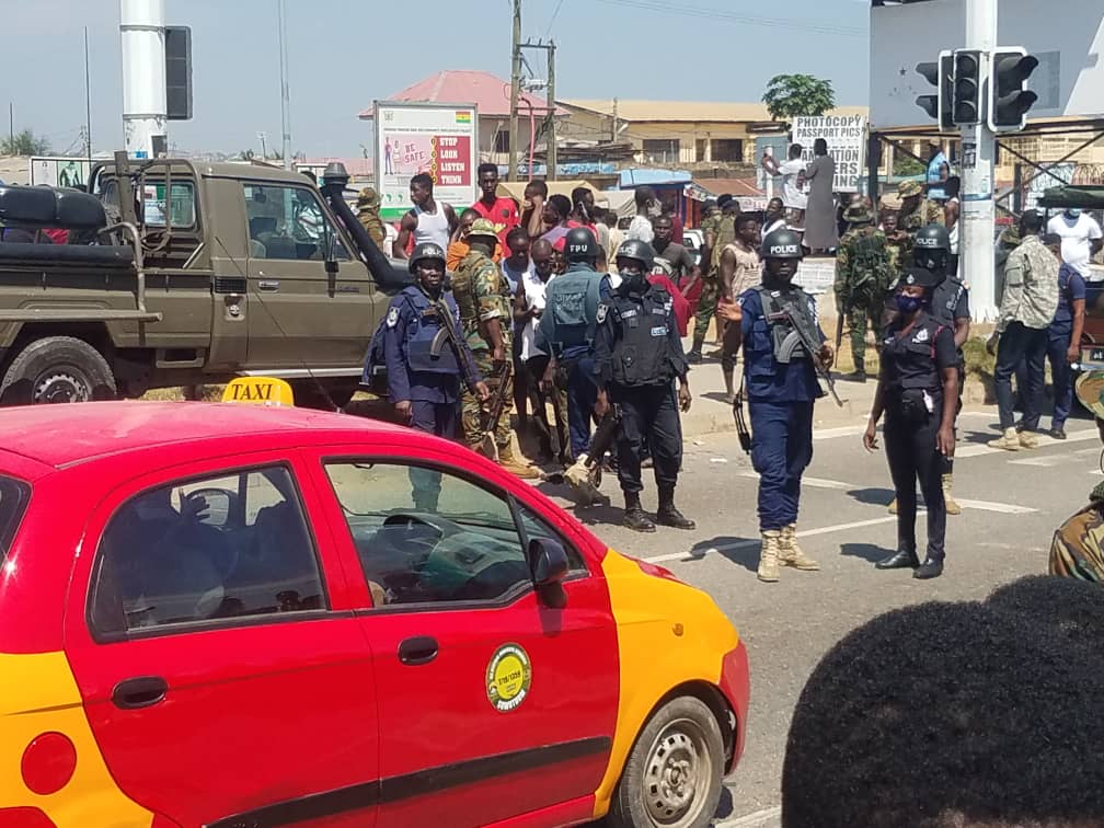 Faulty traffic light on Awoshie-Anyaa road: Police deployed to ensure free flow of vehicles and ensure safety